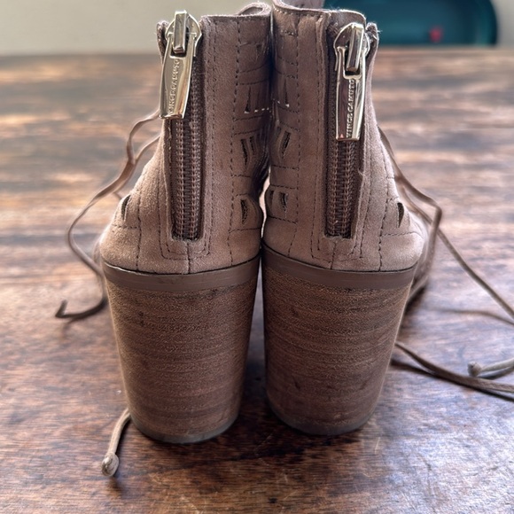 Vince Camuto Taupe Laser Cut Laced Boots Open Toe Block Heels Size 7.5-8 - Picture 5 of 10